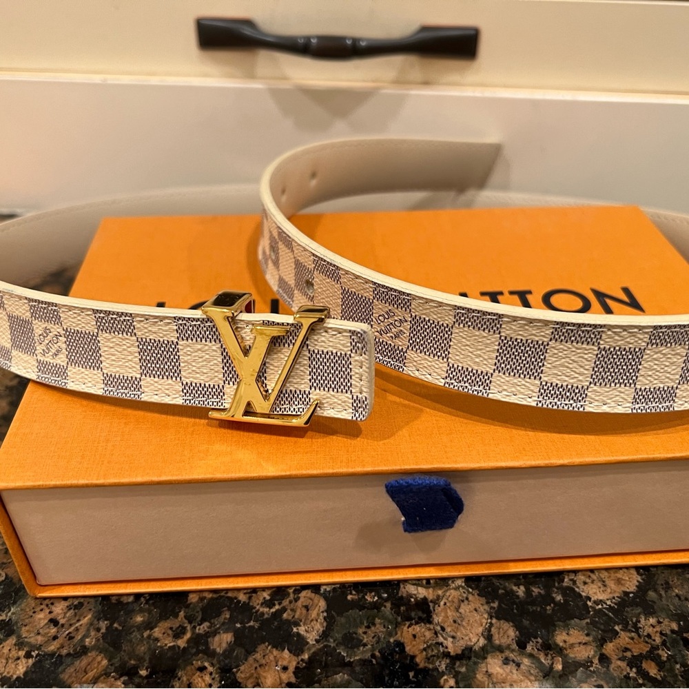 Louis Vuitton Authentic women’s Azur LV belt size 80/32